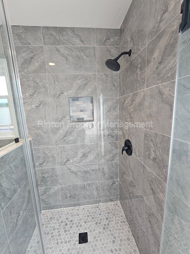 Building Photo - 4926 Island View St