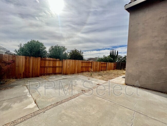 Building Photo - 4932 Chaps Ct