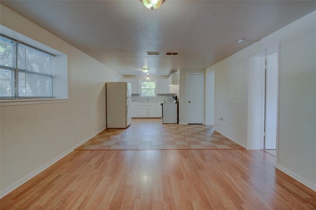 Building Photo - 1308 Pine St