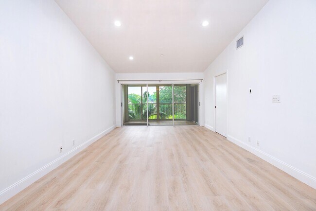 Building Photo - 380 NW 67th St
