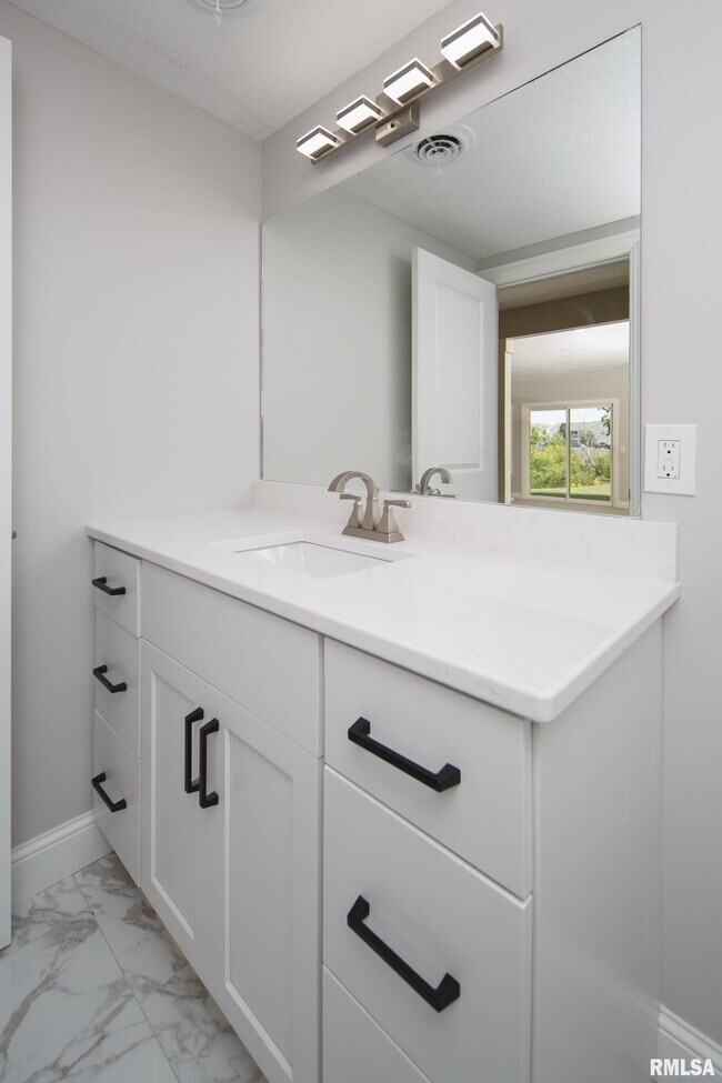 Building Photo - 5120 Pandit Dr