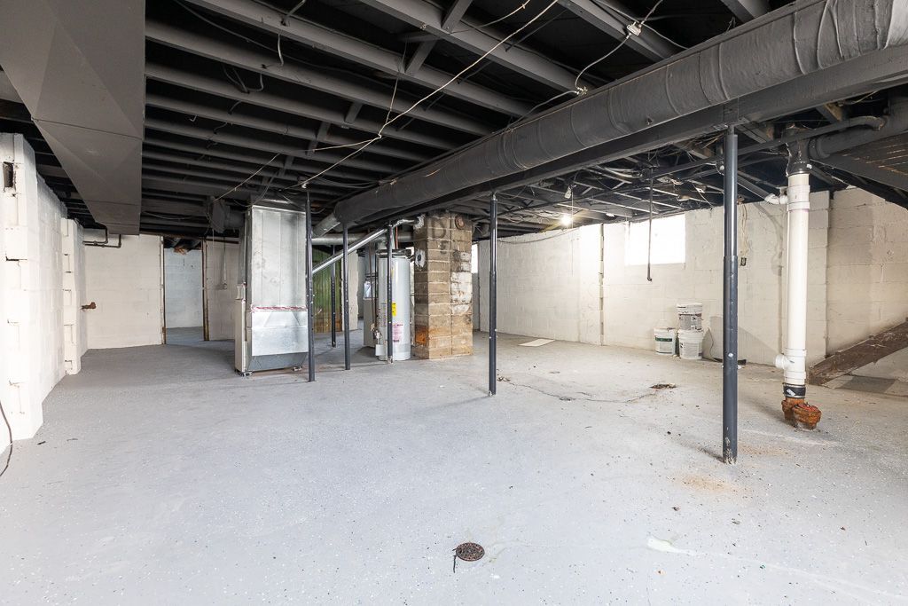 Building Photo - 15051 Wildemere St