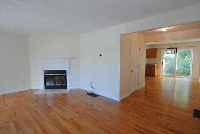 Building Photo - 68 Georgetown Dr