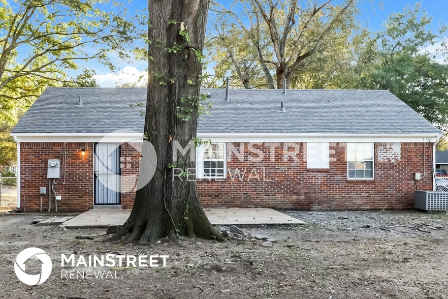 Building Photo - 2570 Hillcrest Dr