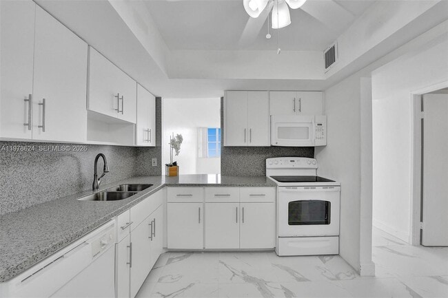 Building Photo - 1351 NE Miami Gardens Dr