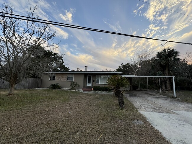 Primary Photo - West Jacksonville - Large Yard