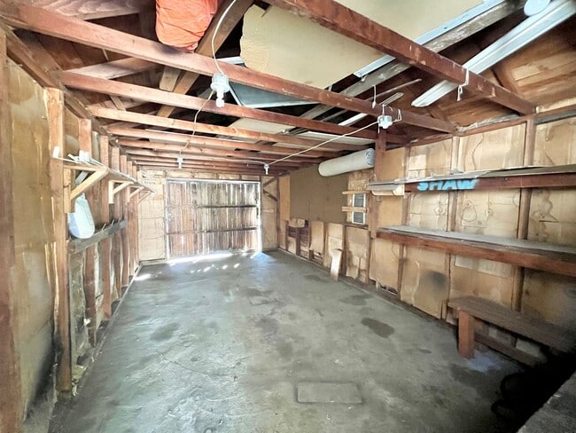 Building Photo - 2 Bedroom 1 Bathroom Home with Acreage in Town