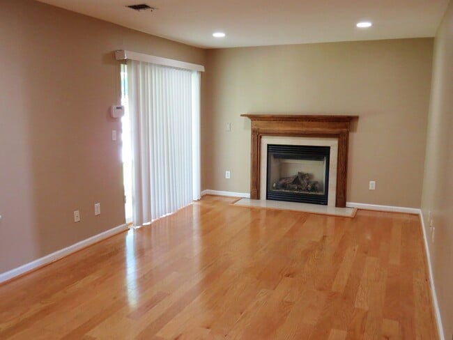 Building Photo - Super-Star Hi Ranch For Rent
