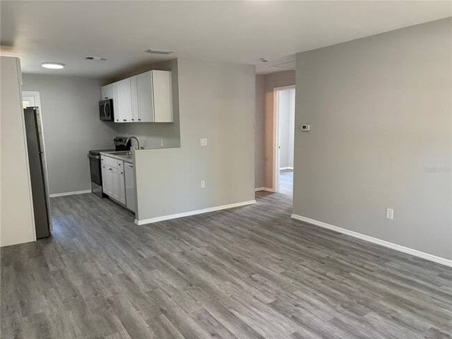 Building Photo - 190 Ventris Ave W