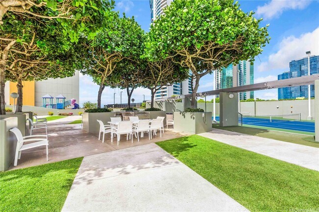 Building Photo - 88 Piikoi St