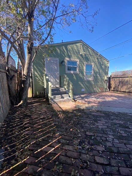 Building Photo - 1930 Marin St