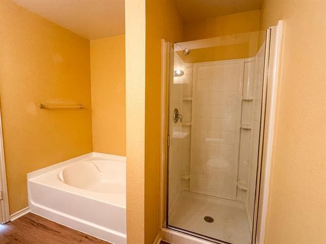 Building Photo - 220 Cres Ridge Dr