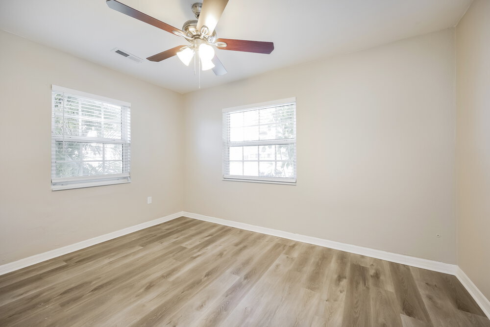 Building Photo - 5 Victoria Dr