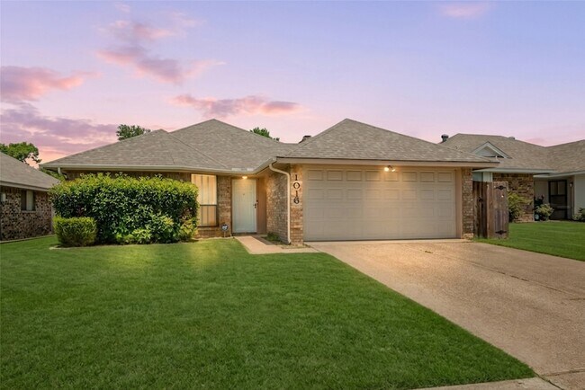 Building Photo - 1016 Willowbrook Trail