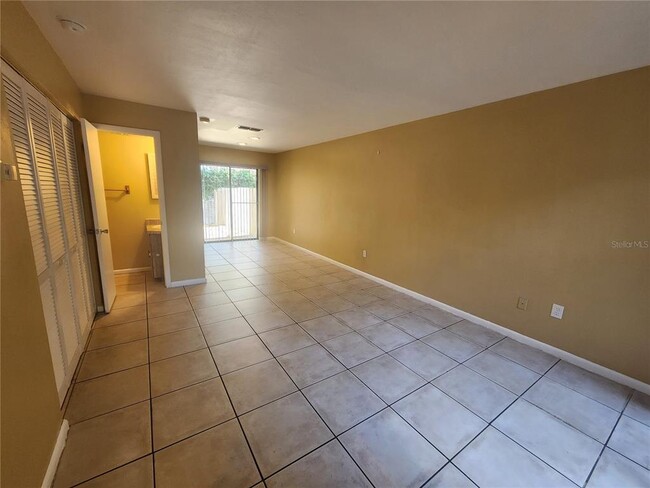 Building Photo - 702 SW 70th Terrace