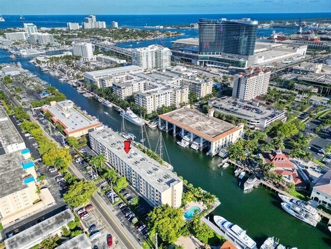 Building Photo - 1600 SE 15th St