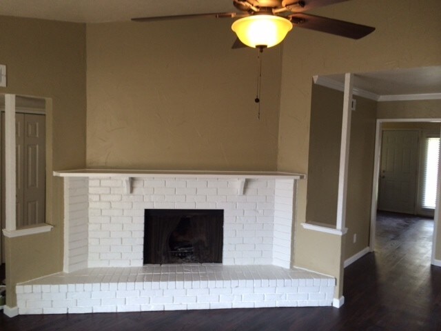 Building Photo - 853 Warwick Dr