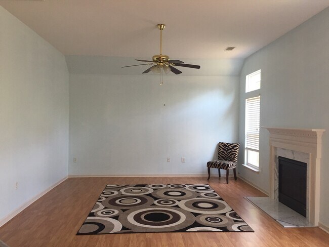 Building Photo - Beautiful Home in Shelburne Farms......Pri...