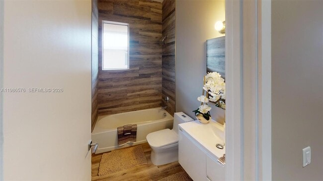 Building Photo - 626 NE 12th Ave