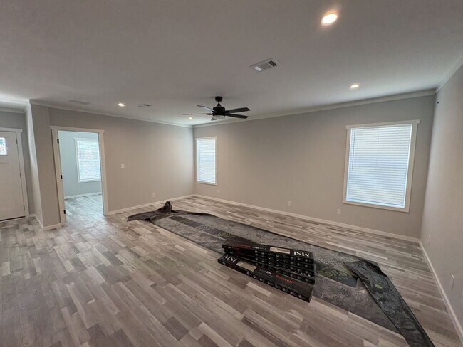 Building Photo - 3715 Edam St