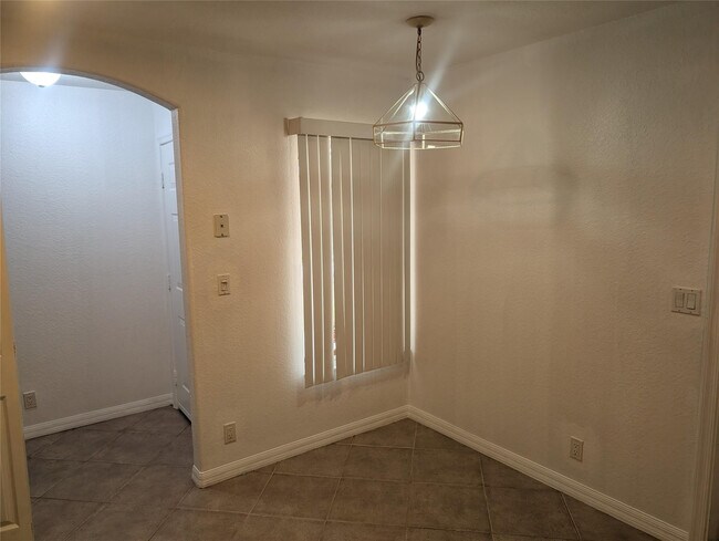 Building Photo - 4759 Pinemore Ln