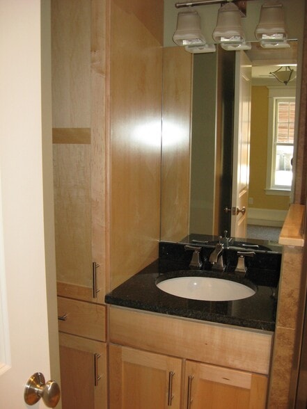 Building Photo - 15 Eldora St