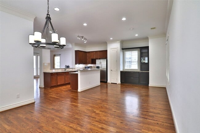 Building Photo - 3257 Maxroy St