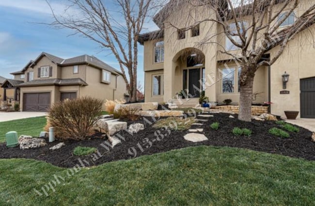 Building Photo - Gorgeous 5 Bed 5 Bath Home in Olathe-Avail...