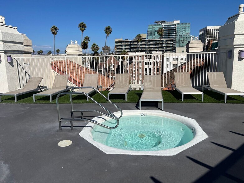 Building Photo - 620 S Gramercy Pl