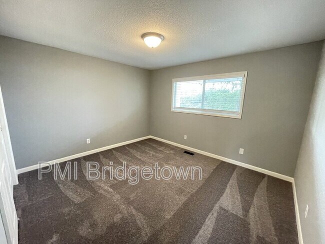 Building Photo - 15300 SE Lee Ave