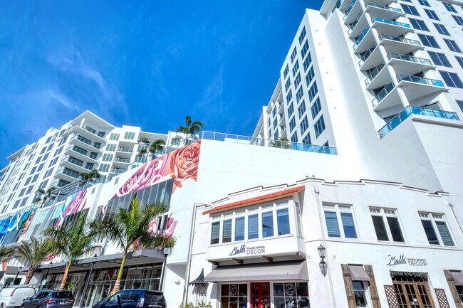 Building Photo - 111 S Pineapple Ave