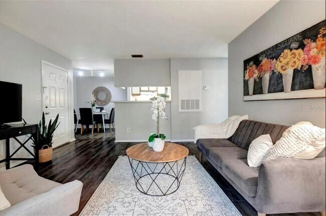 Building Photo - 1400 Gandy Blvd N