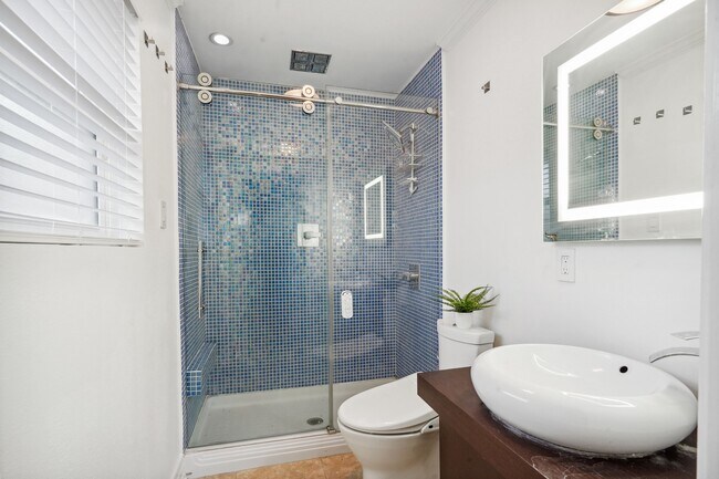 Building Photo - 6752 Fleur De Lis Dr
