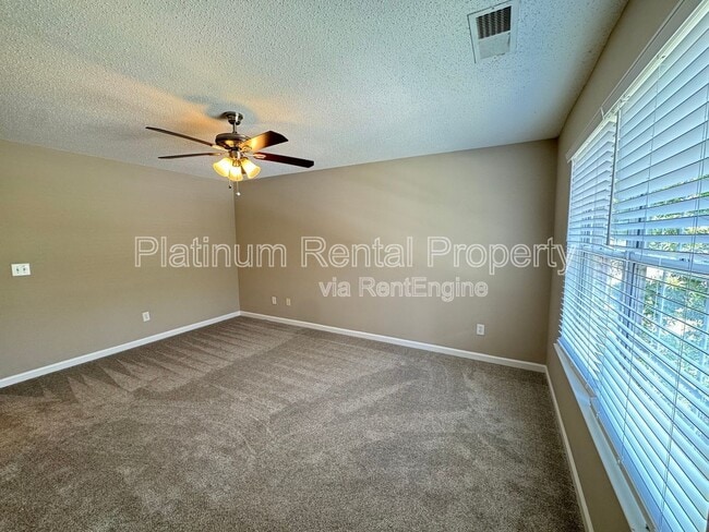 Building Photo - 4885 Robinson Square Dr
