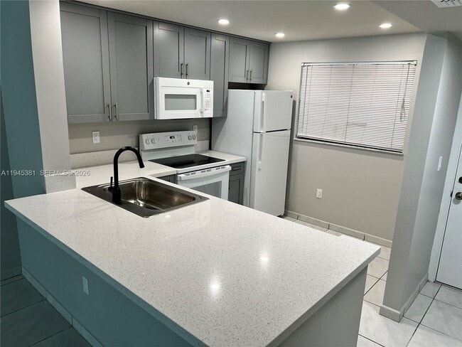 Building Photo - 10865 SW 112th Ave