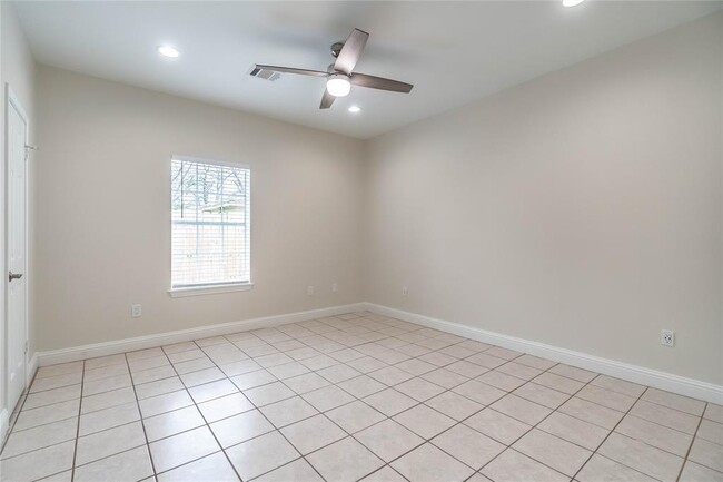 Building Photo - 1110 Ryon St
