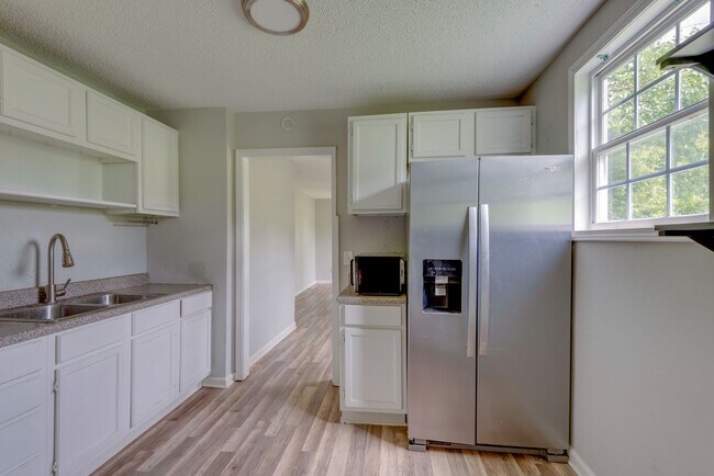 Building Photo - Charming 4BR/2BA Home in South Nashville – Great Location!