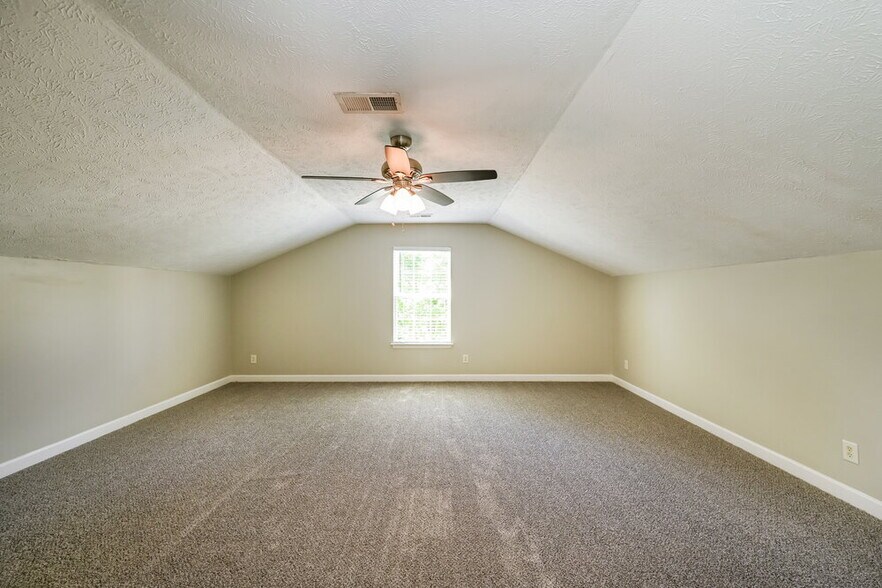 Building Photo - 1127 Sunnycrest Ct