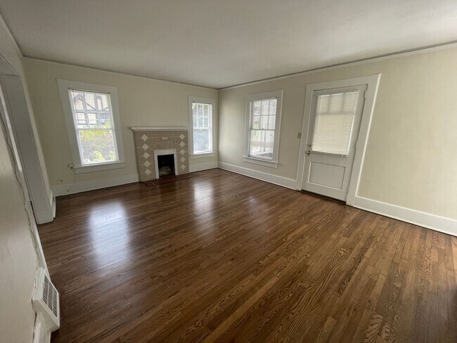 Building Photo - 604 Waccamaw Avenue