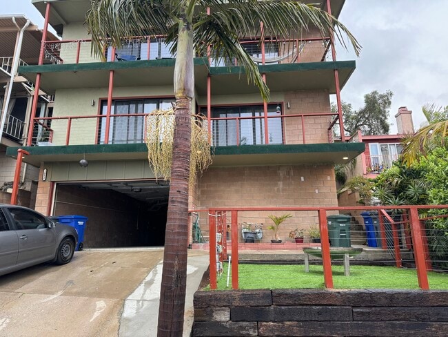 Building Photo - 2052 N Terrace Dr