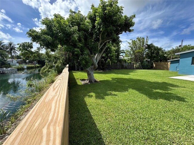 Building Photo - 10230 Dolphin Rd