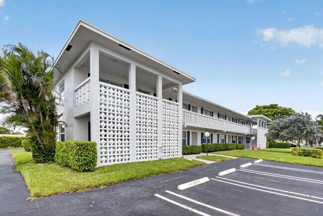Building Photo - 2401 Del-Aire Blvd