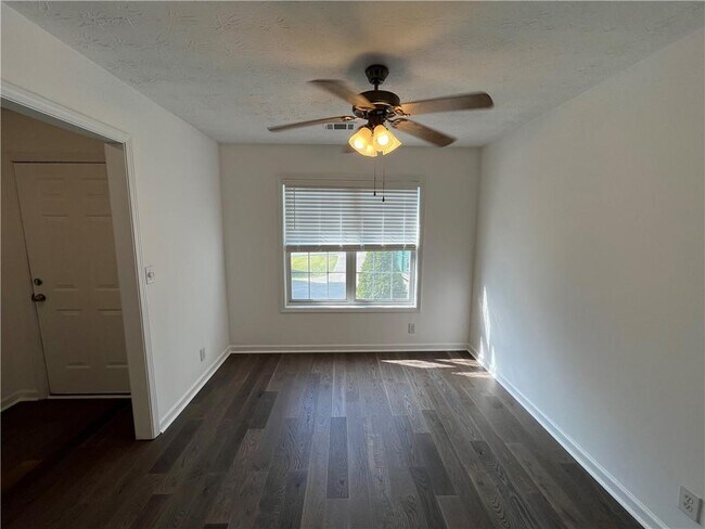 Building Photo - 678 Arbour Way