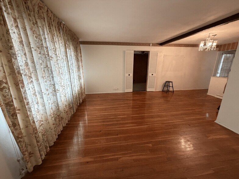 Building Photo - 9000 Clarion Dr