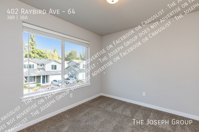 Building Photo - 402 Raybird Ave