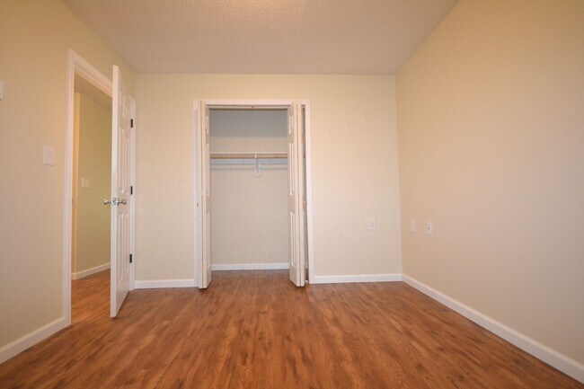 Building Photo - Sommerfield Apartments