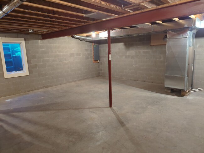 Building Photo - 1301 Jay St