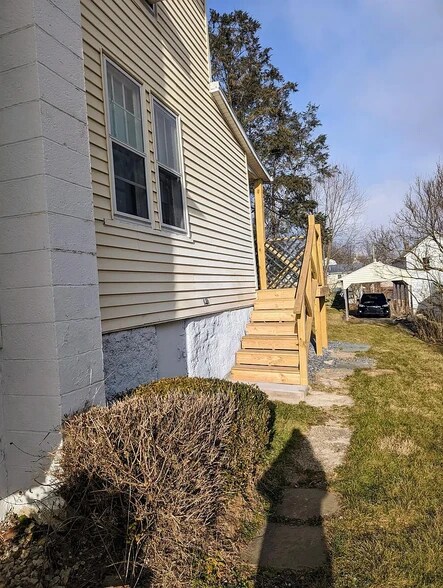 Building Photo - 37 Hurbane St