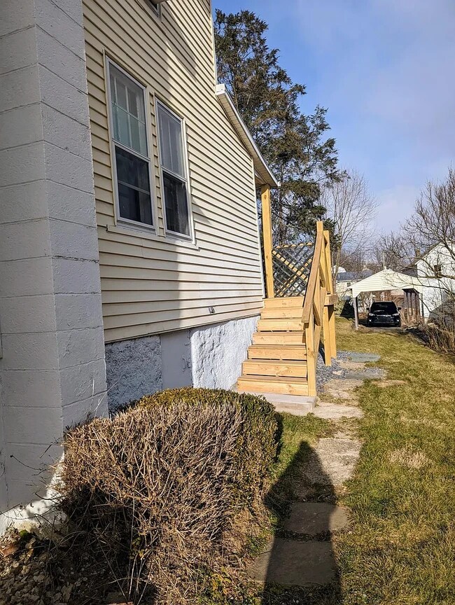 Building Photo - 37 Hurbane St