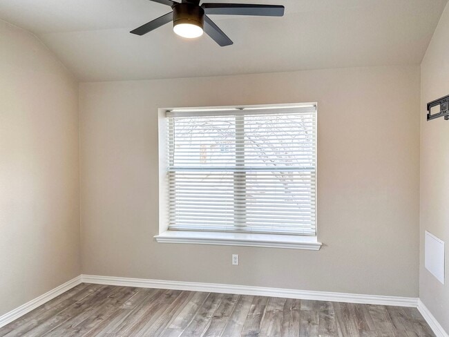 Building Photo - 505 Kingscote Ct